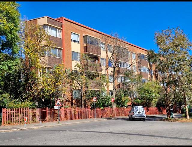 3 BEDROOM APARTMENT FOR SALE IN PARKTOWN